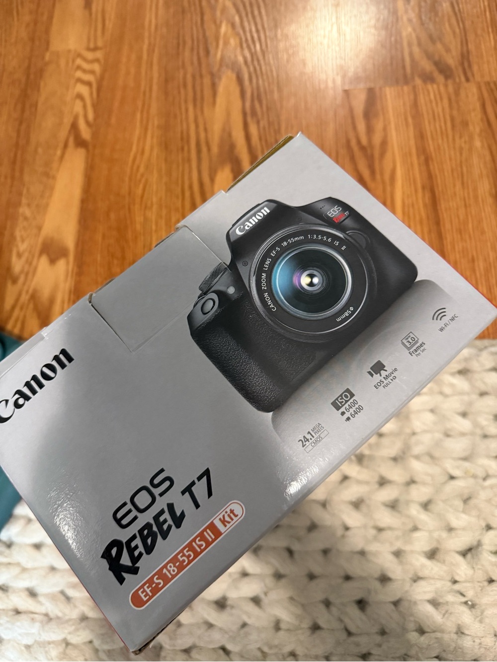Canon EOS Rebel T7 Kit - Black and Silver Box Art